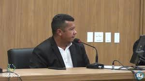 A justiça, atendendo ao pedido do MPCE, determinou o afastamento do presidente da Câmara de Itapipoca.