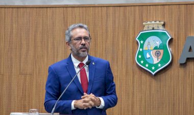 Entre afagos a Cid e indireta a Ciro: os recados de Elmano na Alece