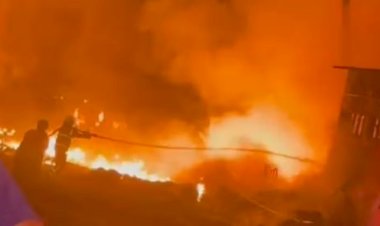Incêndio atinge galpão de fábrica de colchões na Grande Fortaleza; vídeo