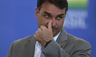 As três (des) graças de Flávio Bolsonaro