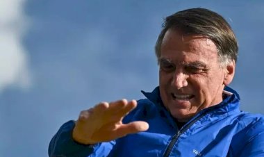 POLÍTICA Caso Master: conversas citam jantar de Vorcaro com Jair e Flávio Bolsonaro, diz revista