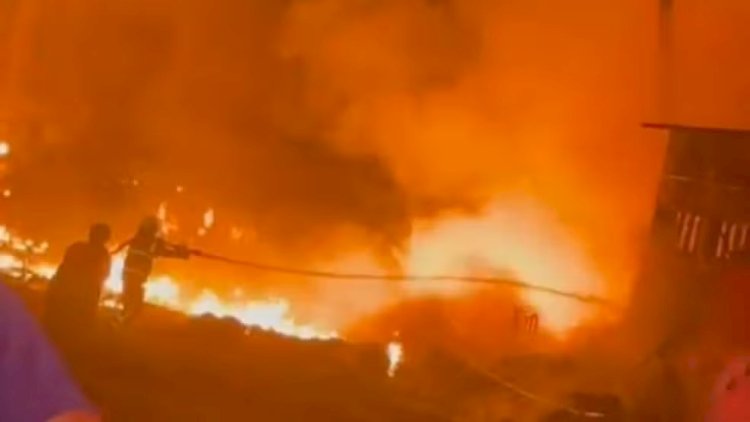 Incêndio atinge galpão de fábrica de colchões na Grande Fortaleza; vídeo